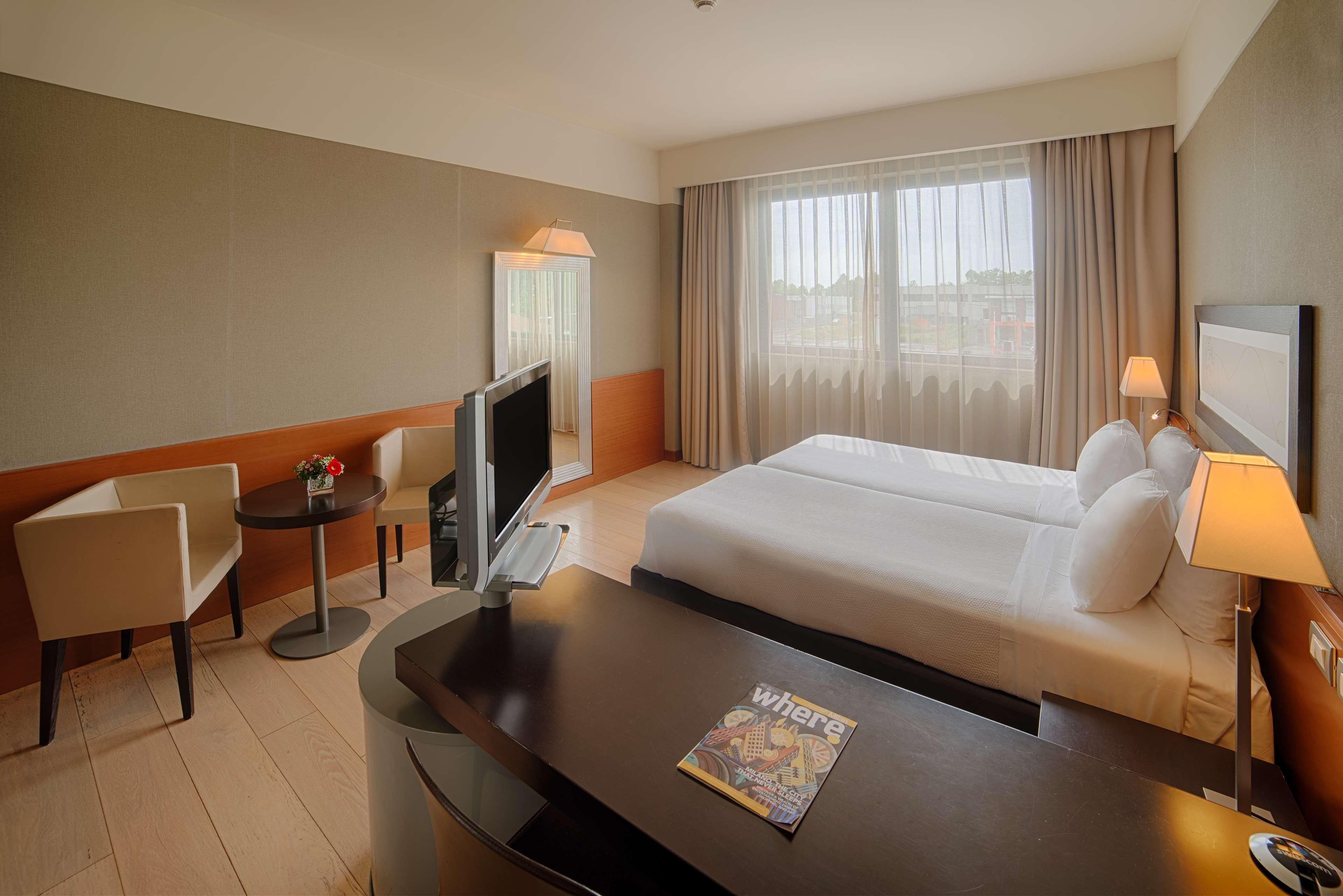 Hotel Nh Linate Peschiera Borromeo Esterno foto