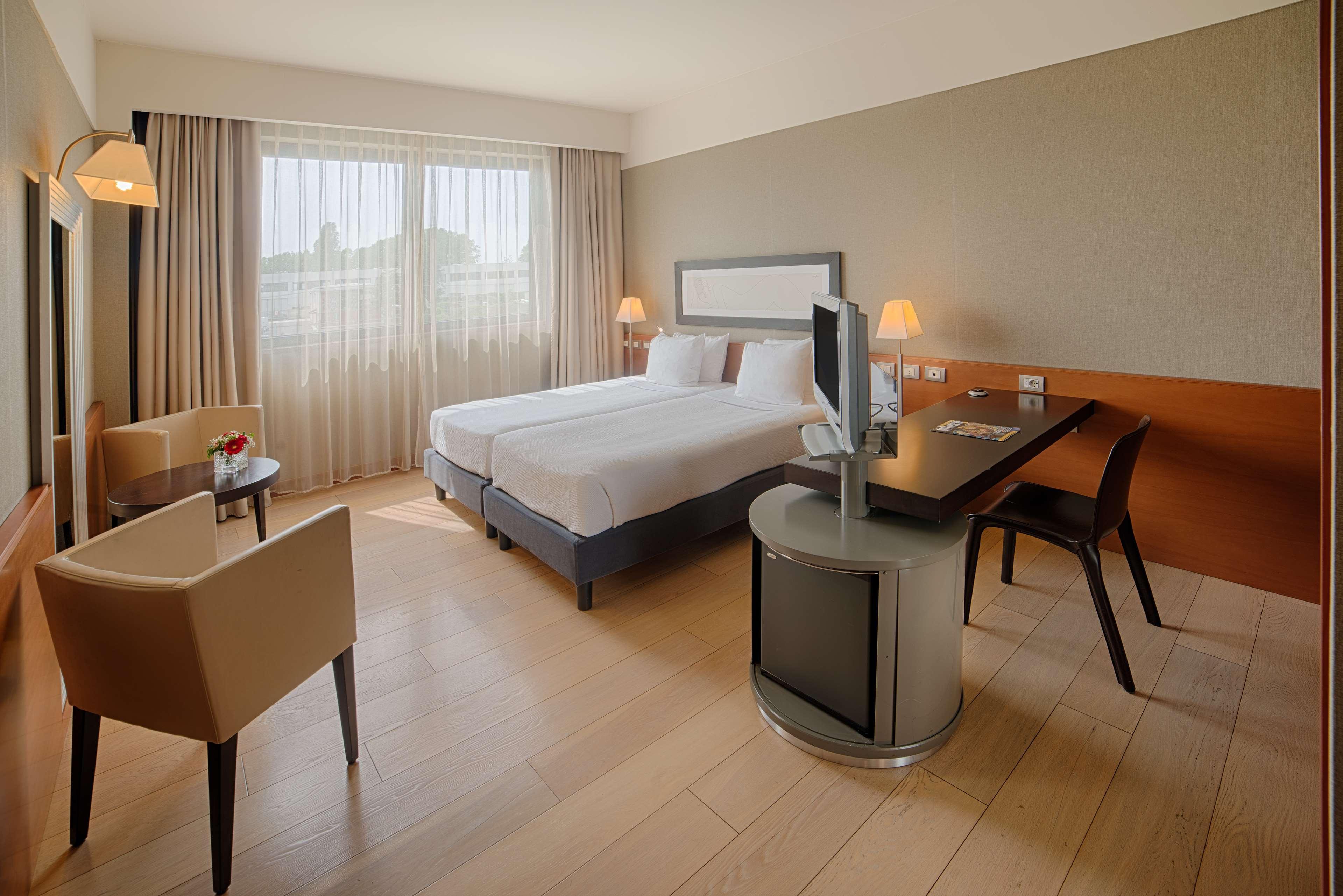 Hotel Nh Linate Peschiera Borromeo Esterno foto