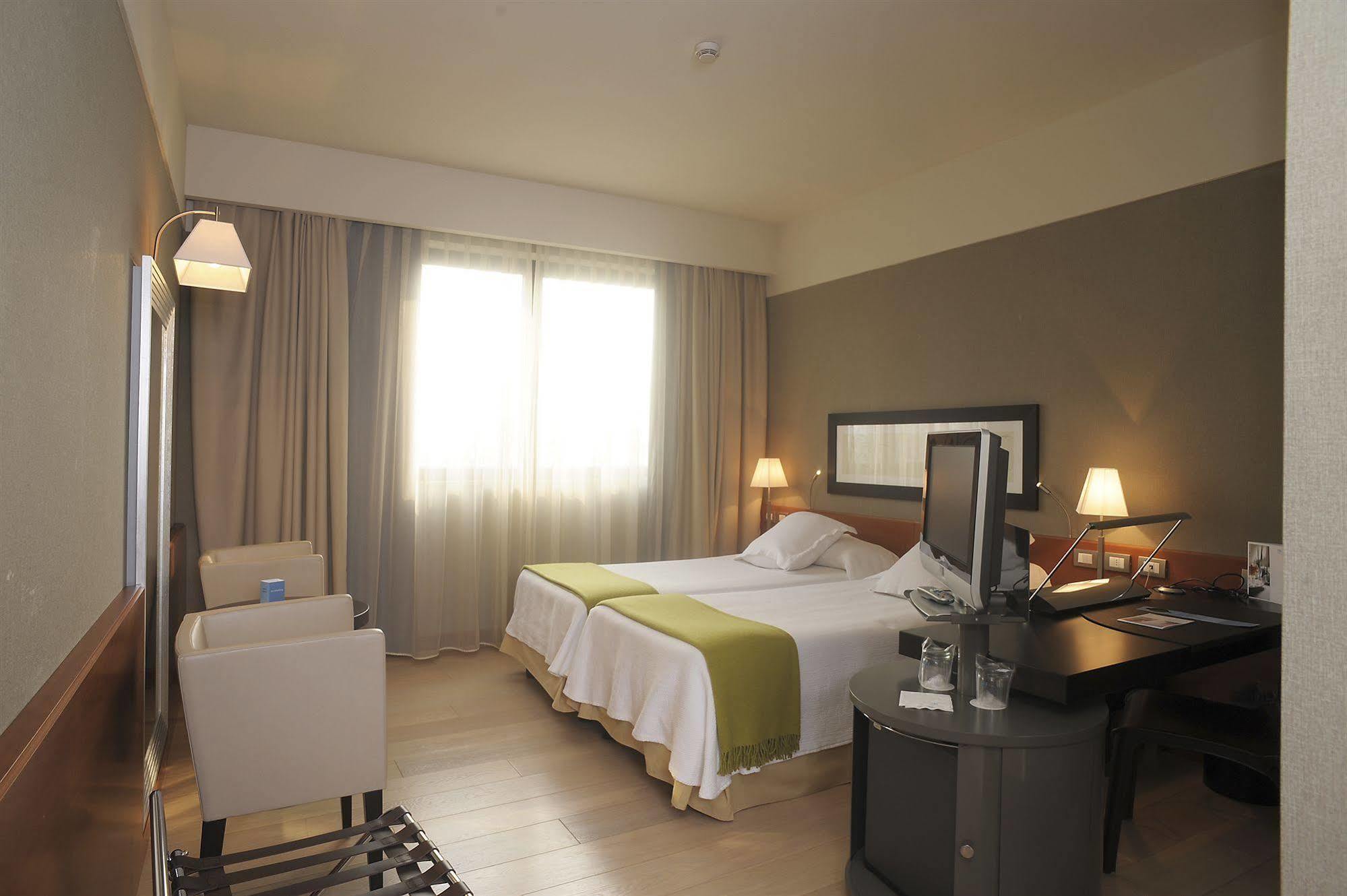 Hotel Nh Linate Peschiera Borromeo Esterno foto