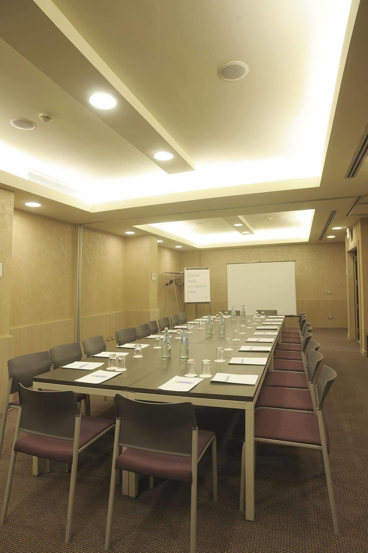 Hotel Nh Linate Peschiera Borromeo Esterno foto