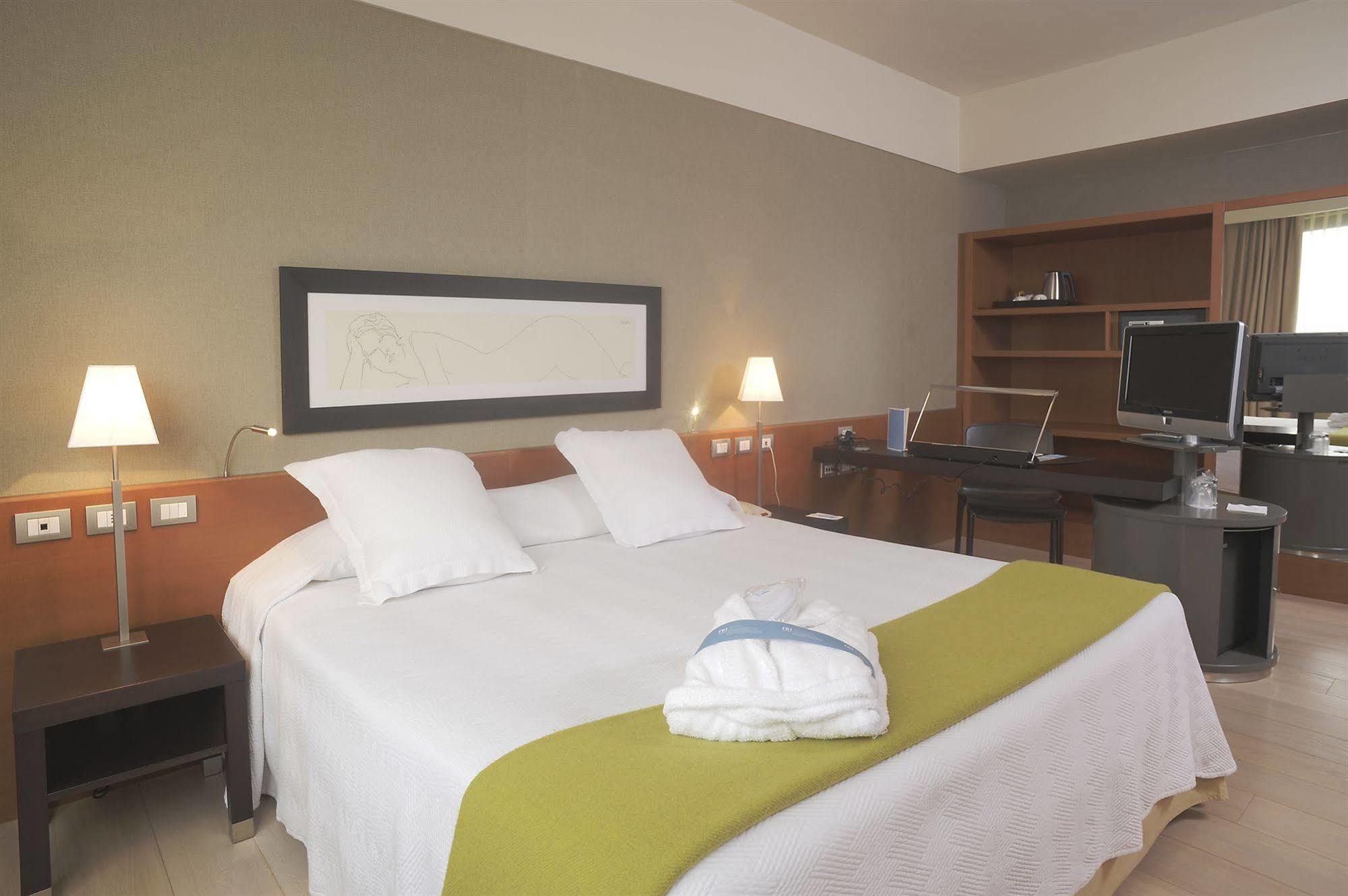 Hotel Nh Linate Peschiera Borromeo Esterno foto
